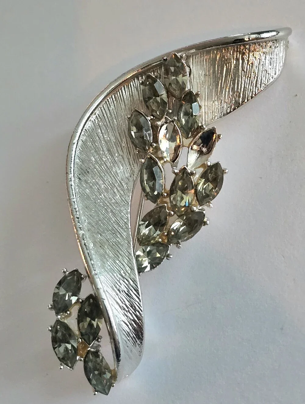 Vintage Coro brooch modernist mod ribbon futuristic silver tone